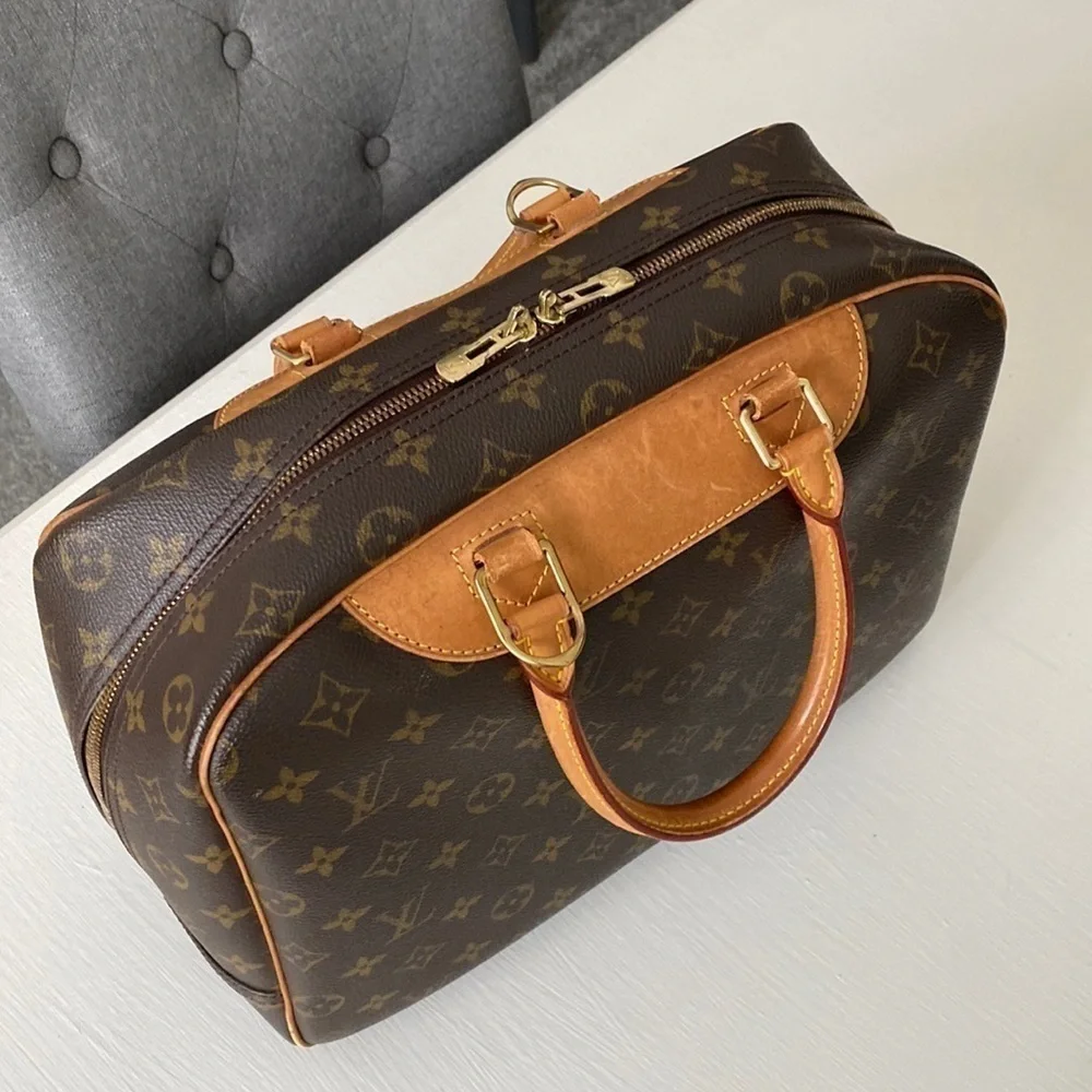 Louis Vuitton Deauville Monogram Travel Bag Cosmetic Weekender Handbag, with COA